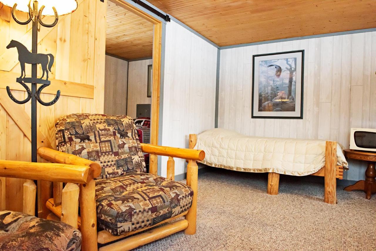 Spur Of The Moment Ranch Hotel Mountain Bagian luar foto