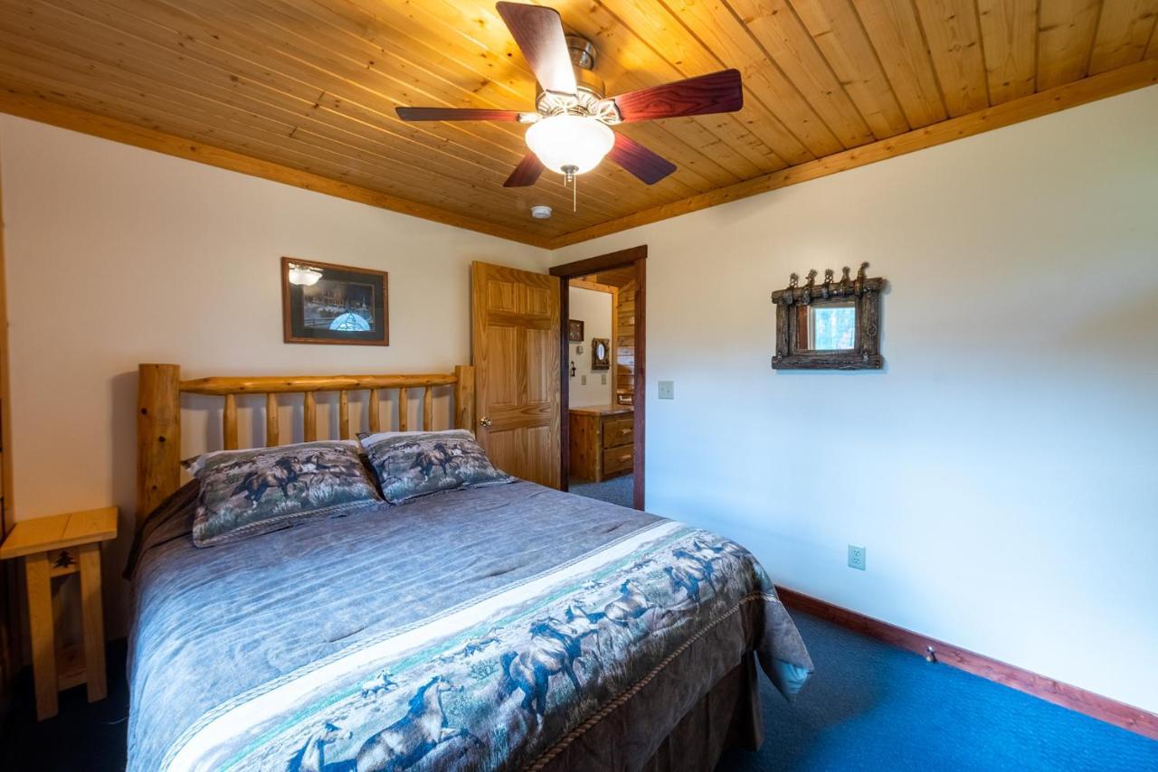 Spur Of The Moment Ranch Hotel Mountain Bagian luar foto